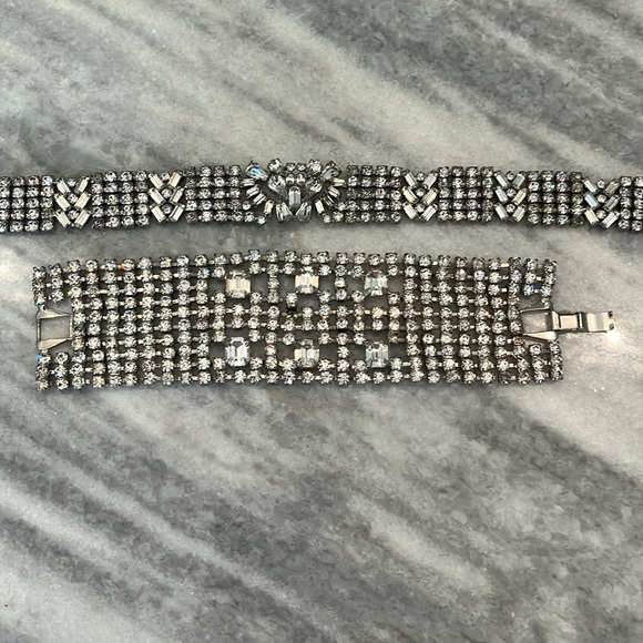 A Safari styled denim jacket with rhinestones size small zippered front - Picture 3 of 17